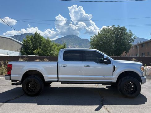 Used 2022 Ford F250 Platinum w/ FX4 Off-Road Package AWD/4WD image 2