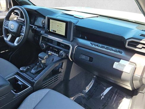 Certified 2025 Toyota Tacoma SR5 AWD/4WD image 25