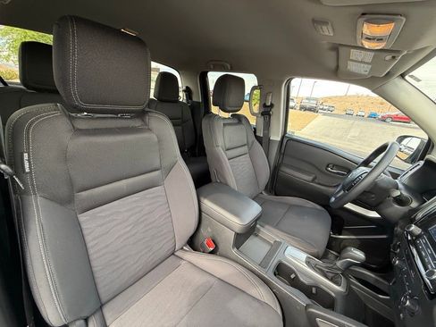 Used 2024 Nissan Frontier SV AWD/4WD image 16