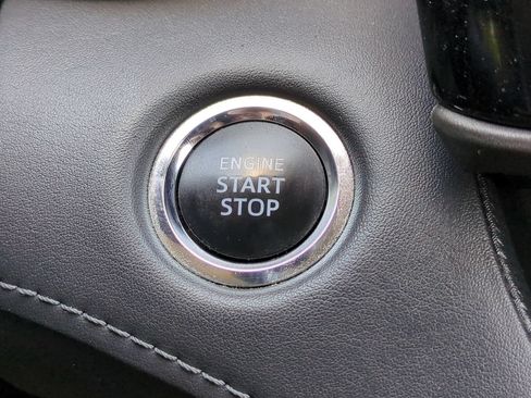 Used 2022 Toyota Highlander XLE FWD image 28