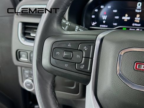 Used 2022 GMC Yukon XL SLT w/ SLT Luxury Package AWD/4WD image 16