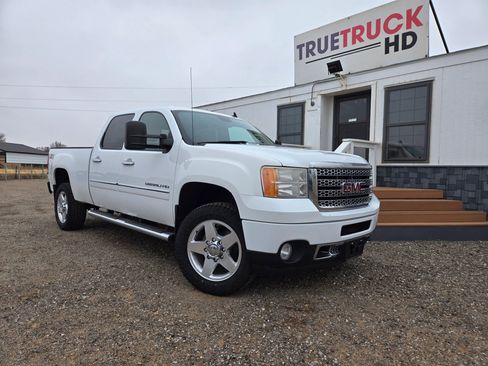 Used 2014 GMC Sierra 2500 Denali w/ Suspension Package, Off-Road image 4