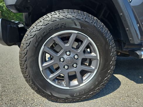 Used 2020 Jeep Gladiator Overland AWD/4WD image 10