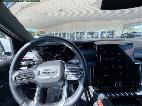 Certified 2025 GMC Yukon Denali image 12