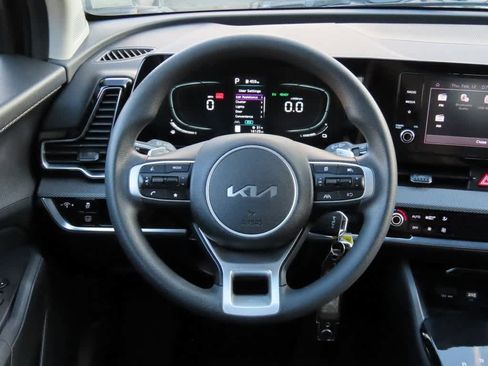 Used 2023 Kia Sportage LX image 19