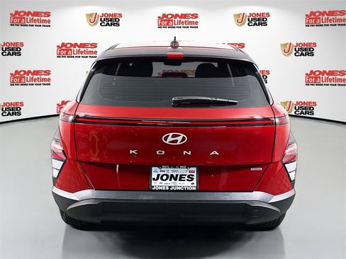 Certified 2025 Hyundai Kona SE image 15