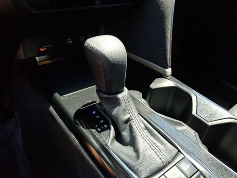 Used 2025 Toyota Camry LE FWD image 17