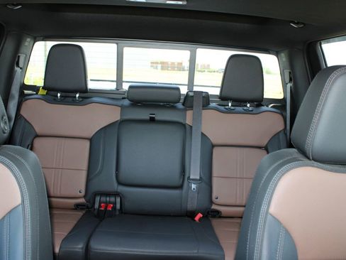 Used 2024 Chevrolet Silverado 1500 High Country w/ Technology Package AWD/4WD image 16