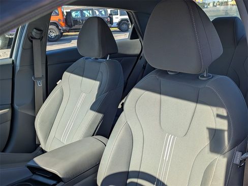 Used 2024 Hyundai Elantra SEL image 14