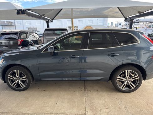 Used 2018 Volvo XC60 T5 Momentum w/ Convenience Package image 2