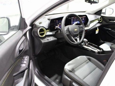 New 2026 Chevrolet Trax LT w/ Sunroof Package image 2