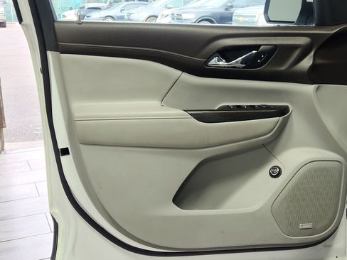 Used 2023 GMC Acadia SLT image 10