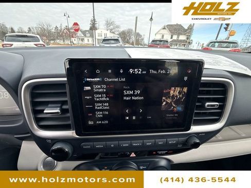 Used 2025 Hyundai Venue Limited image 13