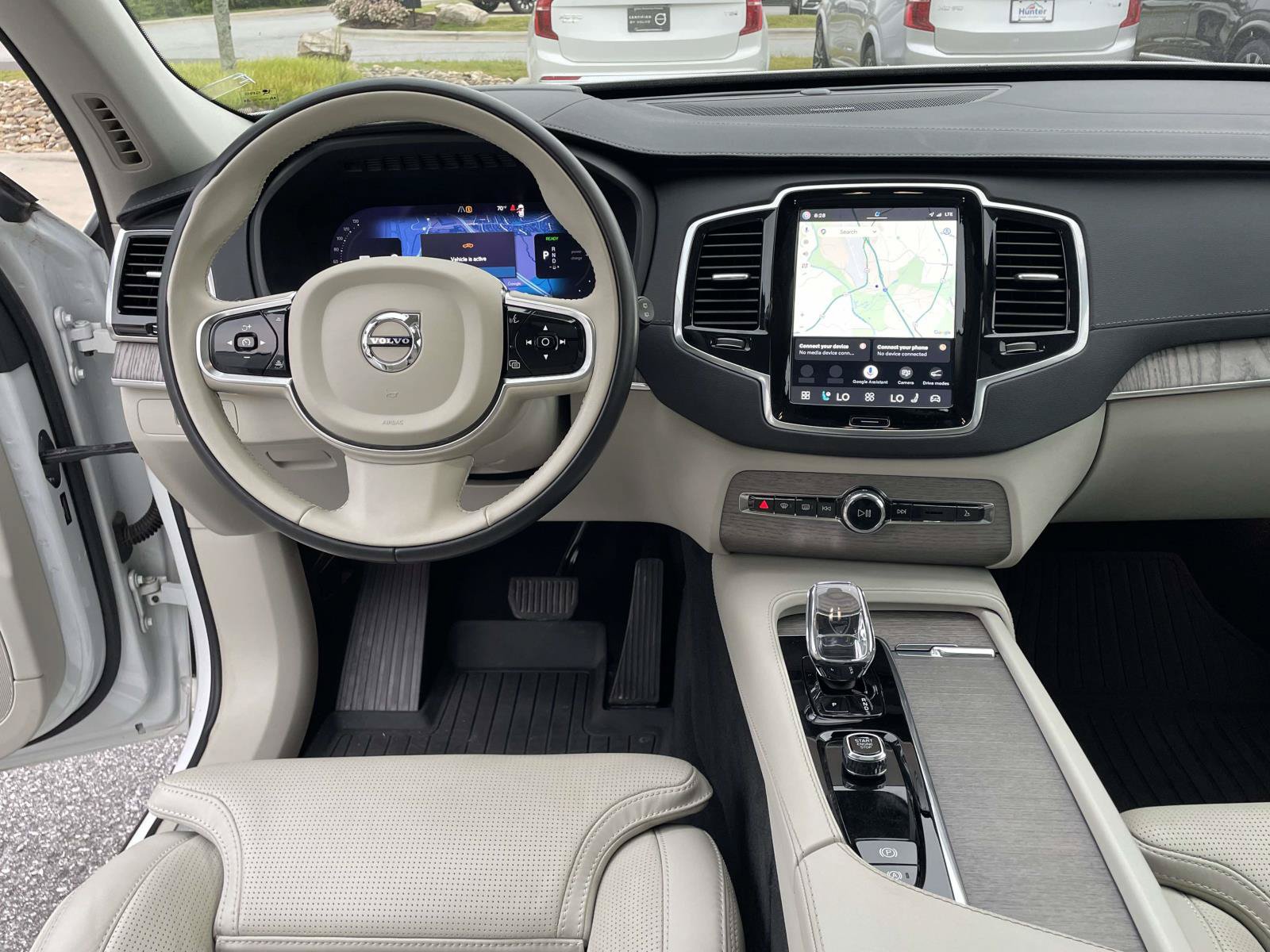 Used 2024 Volvo XC90 T8 Ultimate w/ Protection Package AWD/4WD image 4