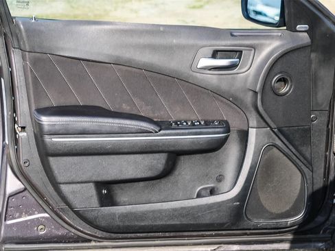 Used 2018 Dodge Charger R/T image 4