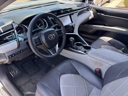 Used 2018 Toyota Camry XLE FWD image 17