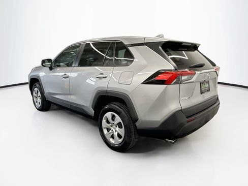 Used 2022 Toyota RAV4 LE FWD image 5