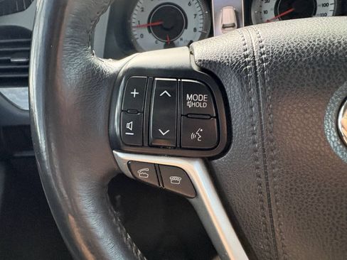 Used 2017 Toyota Sienna SE w/ SE Preferred Package FWD image 15