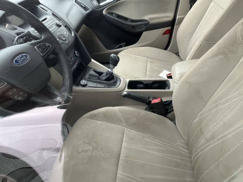 Used 2015 Ford Focus SE image 25