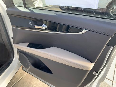 Used 2022 Lincoln Nautilus AWD image 13