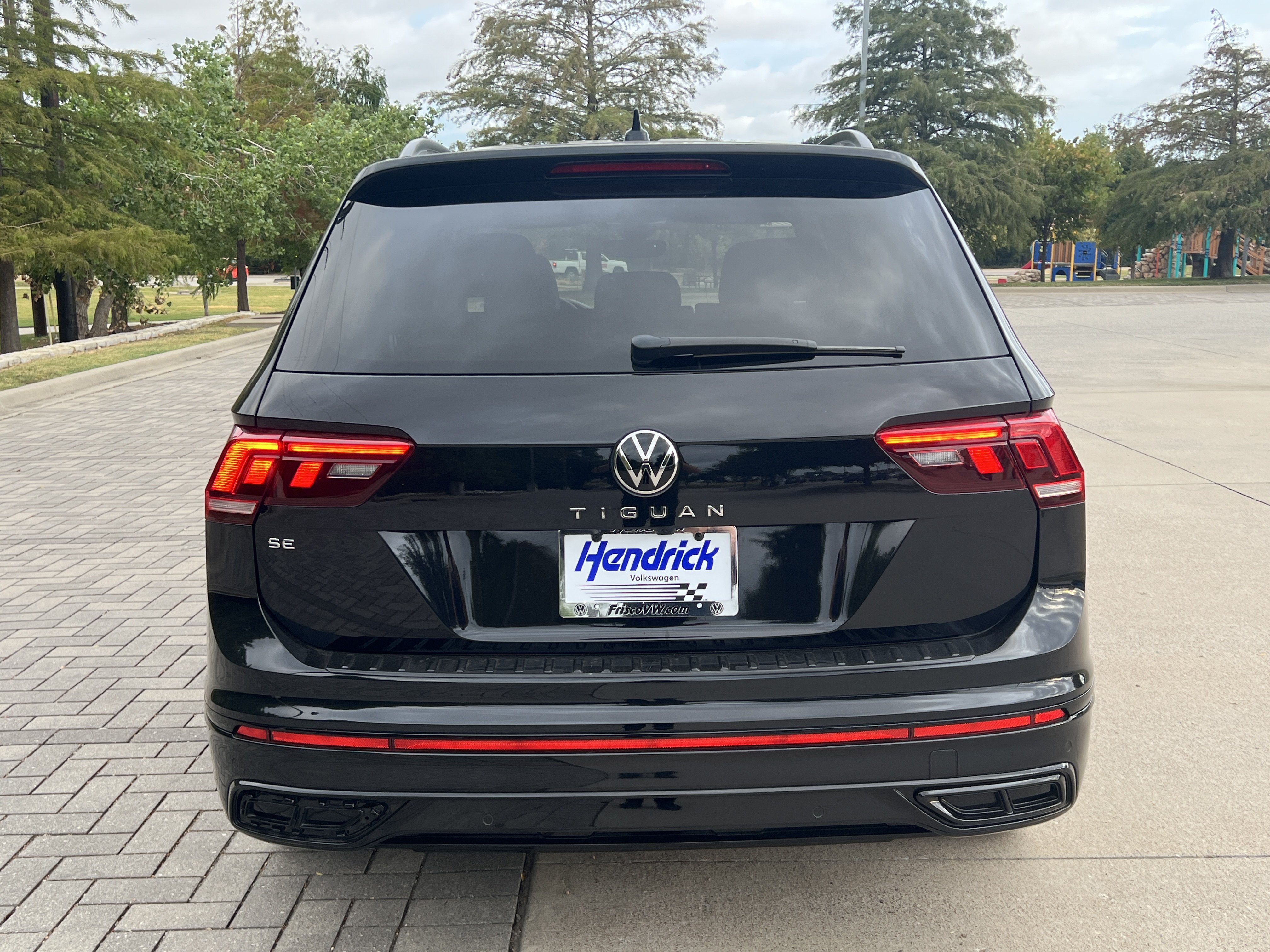 Certified 2023 Volkswagen Tiguan SE R-Line FWD image 8