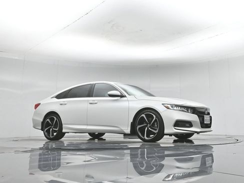 Used 2020 Honda Accord Sport image 3