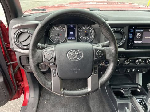 Used 2019 Toyota Tacoma TRD Sport image 16