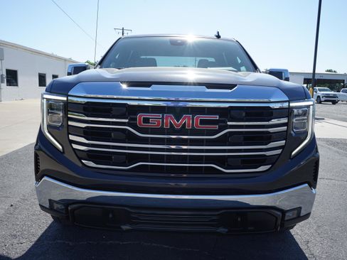 Used 2024 GMC Sierra 1500 SLT w/ X31 Off-Road Package AWD/4WD image 8