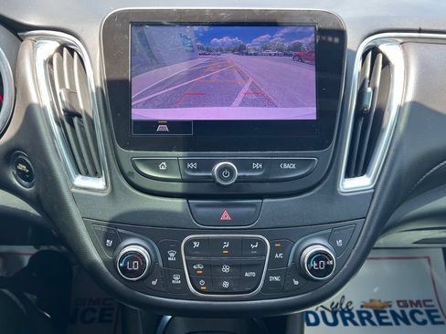 Used 2022 Chevrolet Malibu Premier FWD image 16