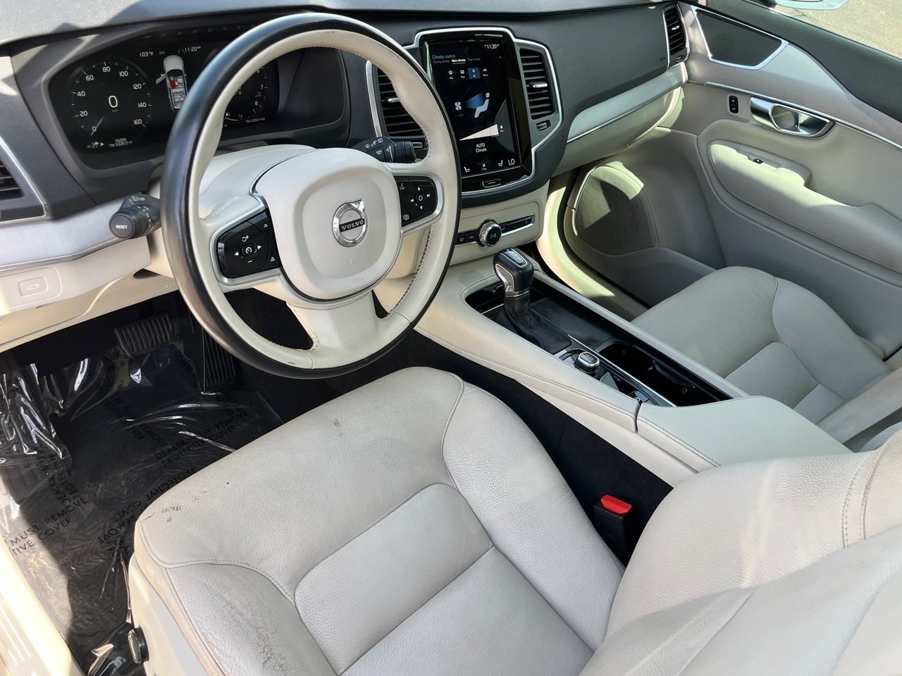Used 2022 Volvo XC90 T5 Momentum AWD/4WD image 16