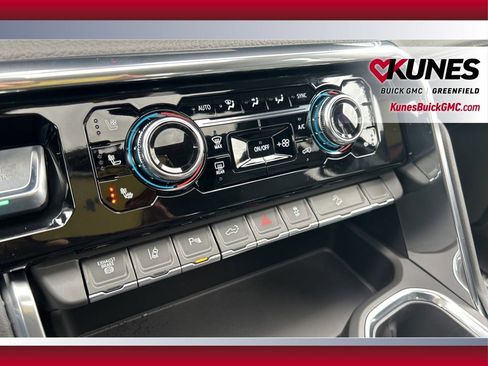 New 2026 GMC Sierra 3500 Denali w/ Denali Reserve Package image 33