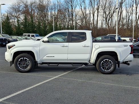 Certified 2024 Toyota Tacoma TRD Sport image 7