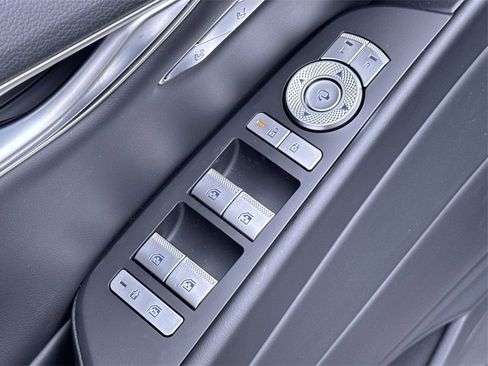 Used 2025 Genesis G80 2.5T image 12