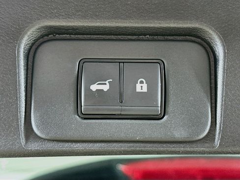 Used 2025 Nissan Rogue SV AWD/4WD image 28