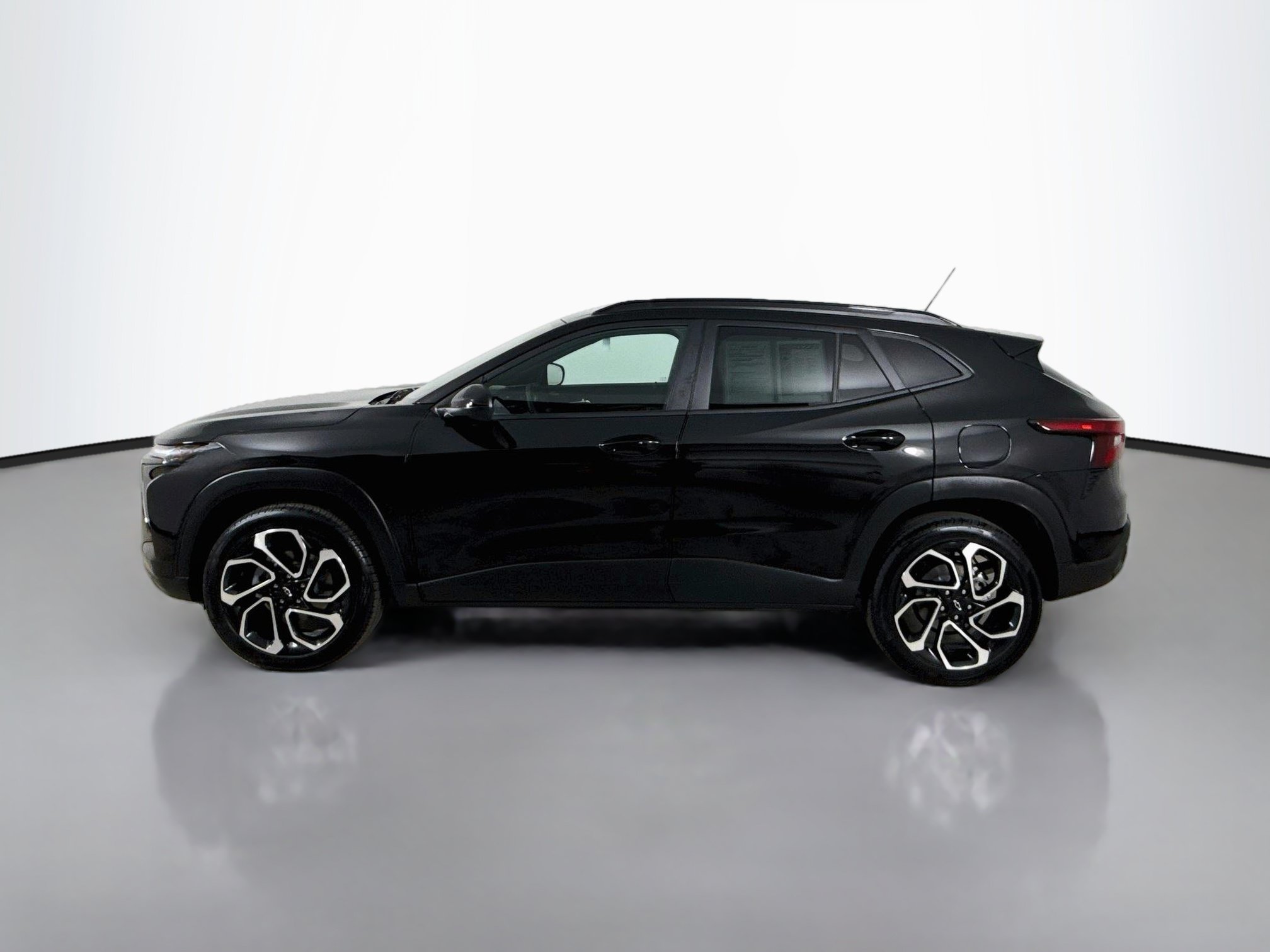 Used 2025 Chevrolet Trax RS w/ Sunroof Package FWD image 4