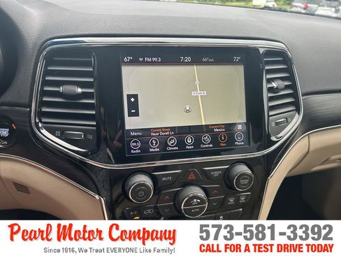 Used 2019 Jeep Grand Cherokee Limited AWD/4WD image 15