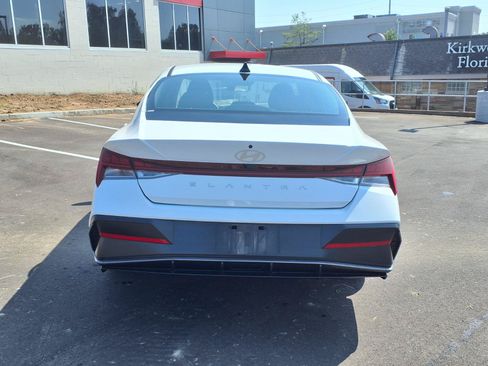 Used 2025 Hyundai Elantra SEL FWD image 27