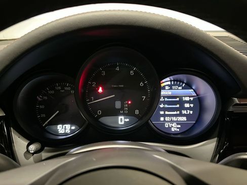 Used 2025 Porsche Macan image 19