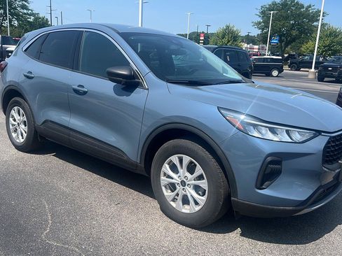 Used 2024 Ford Escape Active AWD/4WD image 2