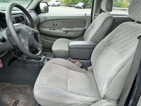 Used 2004 Toyota Tacoma PreRunner RWD image 8