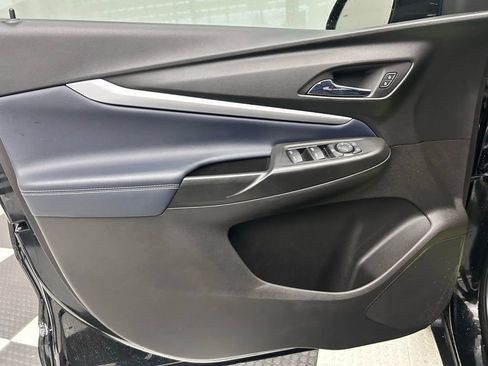 Used 2022 Chevrolet Bolt EUV LT w/ Convenience Package image 8