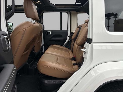Used 2023 Jeep Wrangler Unlimited Sahara w/ Cold Weather Group AWD/4WD image 17