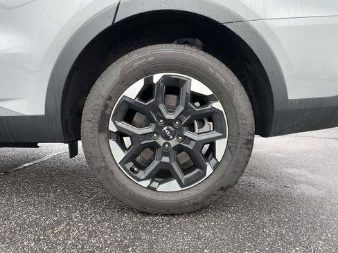 Used 2025 Kia Sorento S image 9