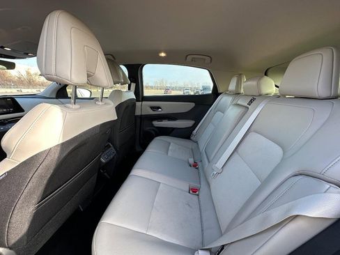 Used 2023 Nissan Ariya AWD image 12