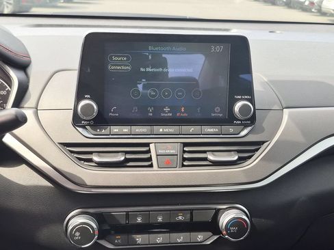 Used 2025 Nissan Altima 2.5 SR FWD image 19