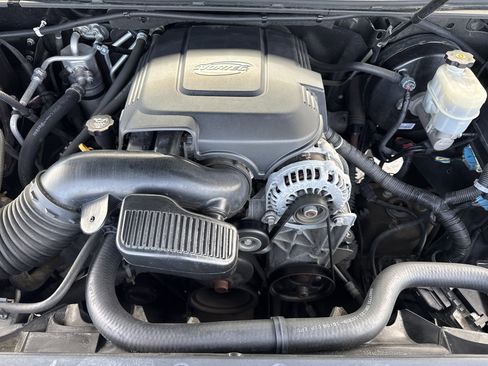 Used 2011 Chevrolet Tahoe LS image 32