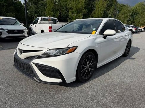 Used 2021 Toyota Camry SE FWD image 1