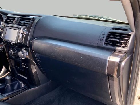 Used 2018 Toyota 4Runner TRD Off-Road Premium AWD/4WD image 19