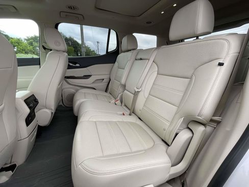 Used 2021 GMC Acadia Denali w/ Denali Ultimate Package AWD/4WD image 11