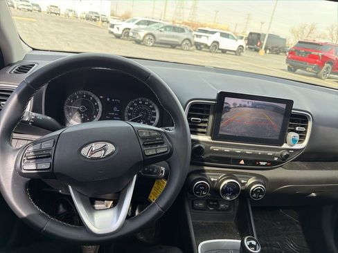 Used 2022 Hyundai Venue SEL w/ Cargo Package image 12